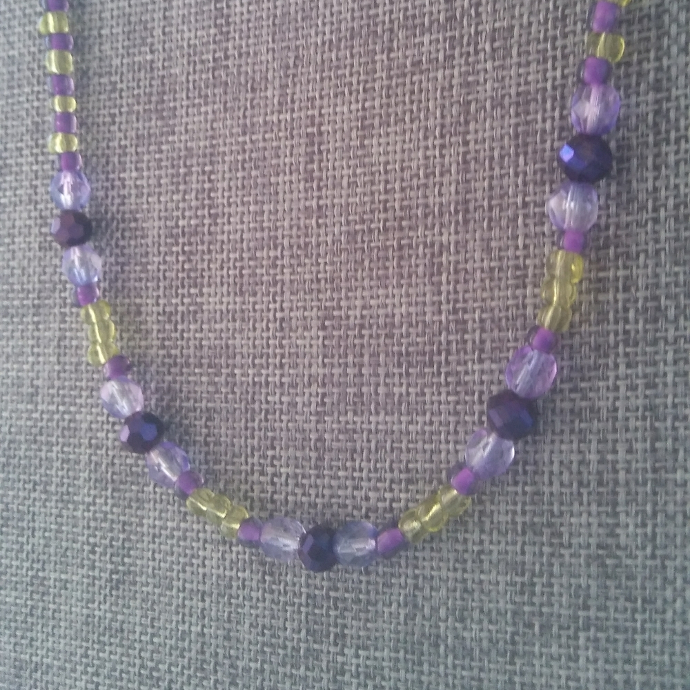 GREEN BEADED NECKLACE